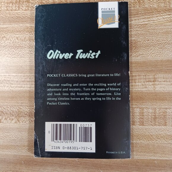Oliver Twist Charles Dickens 1984 B&W Pocket Classics Comic Paperback Vintage 80 - Picture 2 of 6
